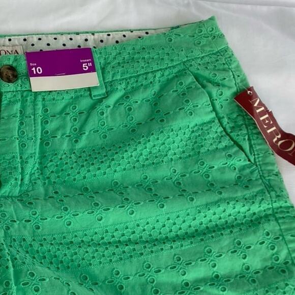 Green Women Short - Picture 2 of 12